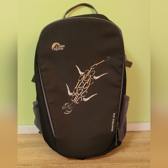 Lowe Alpine Other - Lowe Alpine Matrix 24 Black Backpack